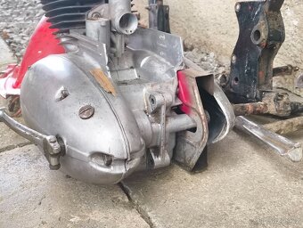 Kostra a díly Jawa Sport 250 590 sedí čísla 1969 ne 350 361 - 5