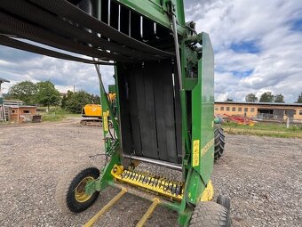 Lis na kulaté balíky John Deere 590 - 5