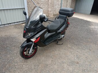 Piaggio xevo 125 Cz doklady v ceně Černý 2 s kufrem - 5