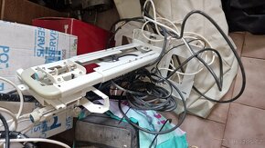 Projektor Epson EB-480 s plátnem a držákem. - 5