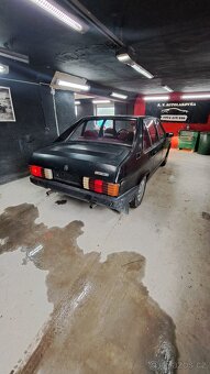 tatra 613 1987 v8 - 5
