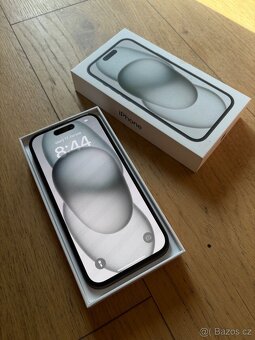 Apple iPhone 15 256GB cerny - 5