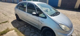 Prodám Xsara Picasso 1,8 benzín r.v.2003 - 5