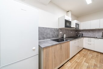 Prostorný pokoj pro pár nebo dvě dívky  — Praha 9, Prosek - 5