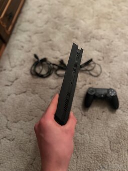 Sony PlayStation 4 slim - 5