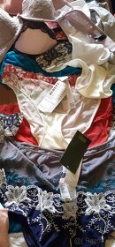 31 kusů NOVĚHO spodního prádla- vel. 38-40 - 5