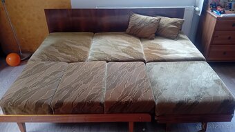 Daruji rozkládací gauč s masivní dřevěnou konstrukcí - 5