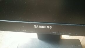 2x Monitor - LG, Samsung - 5
