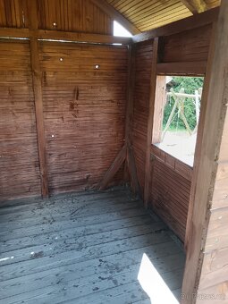 Prodám dřevěný otočný domek Baba Jaga - 5