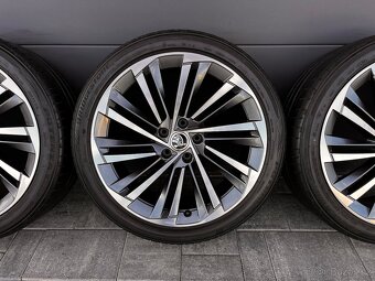 Originál Škoda Superb 235/40 r19 Bridgestone - 5