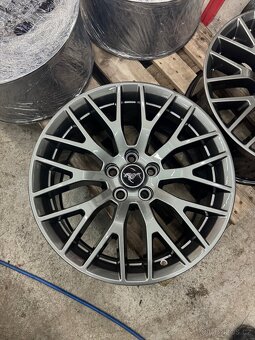 OEM sada disku Ford Mustang S550 5x114.3 R19 dvourozmer - 5