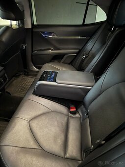 Toyota Camry hybrid 2.5 executive Vip - 5