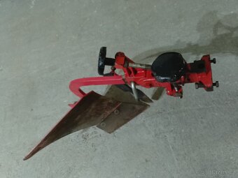 Vari jednostranný pluh pravý,nastavovací těleso NT3 - 5