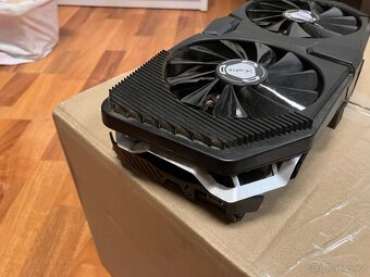 XFX Radeon RX 5700 XT RAW II 8GB GDDR6 - 5