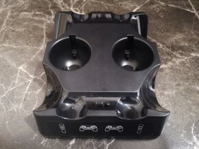Nabíjecí základna pro move  a ps4 ovladače - 5