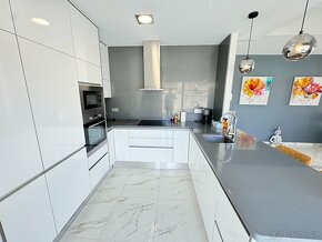 Moderní vila ve Villamartinu (Španělsko) - 5