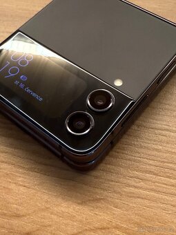 Samsung Z Flip 4 5G černý - 5