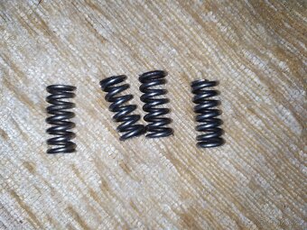 Staré náhradní díly - 5