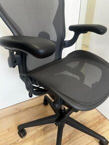 Kancelářská židle Herman Miller Aeron Remastered Full - 5