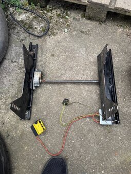 Držáky závodní sedačky do BMW E46 s el.pojezdem - 5