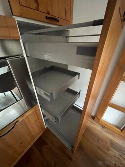 Potravinová skříň + Skříň na troubu a mikrovlnou troubu - 5