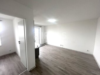 Milovice, pronájem bytu 2+kk/B + sklep, 32 m2, okr. Nymburk. - 5