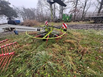 Nahrabovač sena Claas Liner Twin 700 - 5