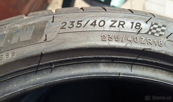 Prodám letní pneu 235/40/18 Dunlop - 5