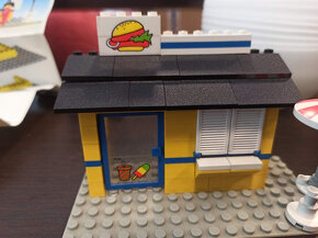 LEGO Town 6683 Hamburger Stand - 5