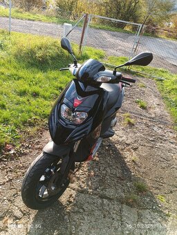 Aprilia SR Motard 125 - 5