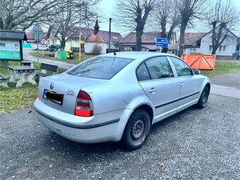 Škoda superb 2.0tdi 103kw díly z vozu ihned - 5