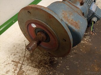 Elektromotor s převodovkou - 5