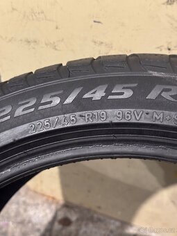 Zimní pneu 225/45/19 Pirelli Sottozero 3 - 5