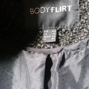 Krásný černý krátký kabátek vel.40-44 - 5