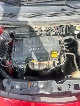 Opel Corsa E 1.2 51 KW 2015 -Prodám díly - 5
