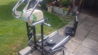 Masážní a multifunkční stroj na posilování. - 5
