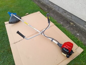 Benzínový křovinořez Honda UMK 425 - 5