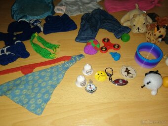Mix hraček - plyšáci, spinner, tetování, ovečka Shaun atd. - 5