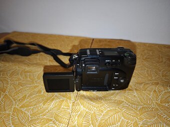 Nikon E 8400 - 8Mpix - 5