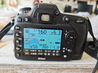 zrcadlovka NIKON D7100 s příslušenstvím a objektivem - 5