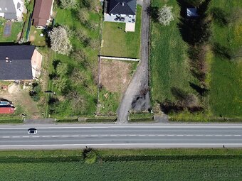 Komerční pozemek u hlavní silnice - 5