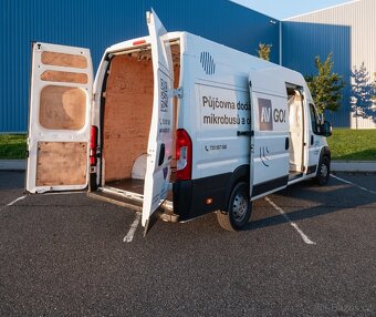 Půjčte si prostornou dodávku Peugeot Boxer L4H3 Maxi - 5