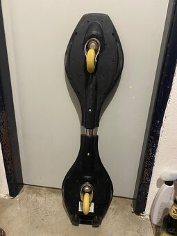 Kolečkové brusle, waveboard - 5