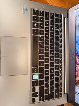 Asus i7 notebook - 5