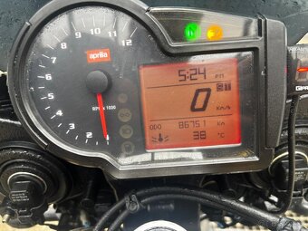 Aprilia RSV Tuono 1000 RR - 5