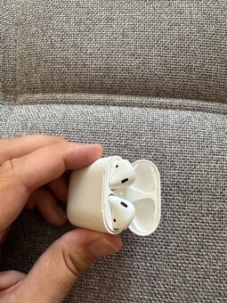 Apple Airpods bíle - 5
