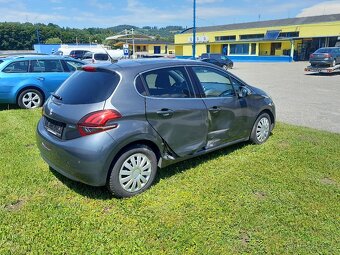 Peugeot 208 1.2 81 KW Panorama,kamera,serviska - 5
