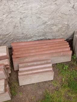 Betonové obrubníky krátké, dlouhé + 3 palisády. - 5