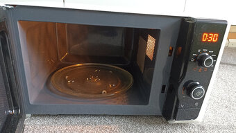 Plně funkční mikrovlnná trouba Electrolux s grilem - 5