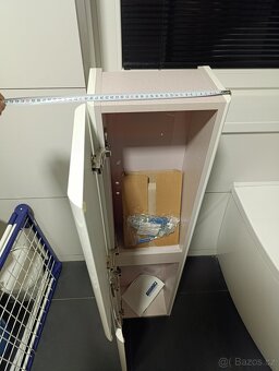 Závěsná skříňka s umyvadlem a baterií - 5